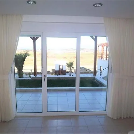 Stunning Private 2 Bed In Great Location And Gated Community * Side