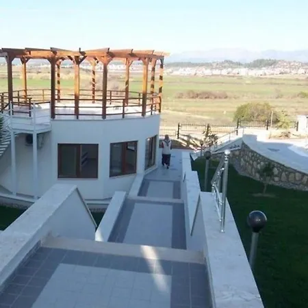 Stunning Private 2 Bed In Great Location And Gated Community Side