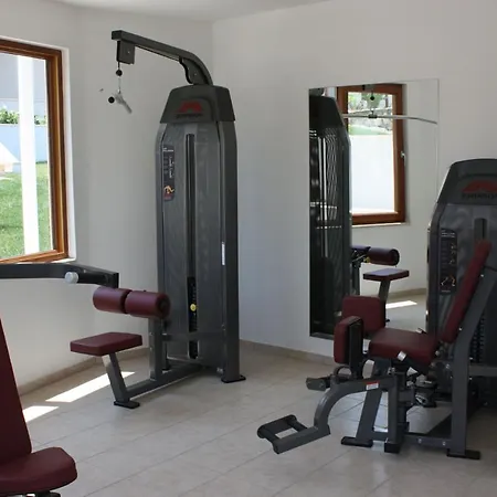 Stunning Private 2 Bed In Great Location And Gated Community * Side