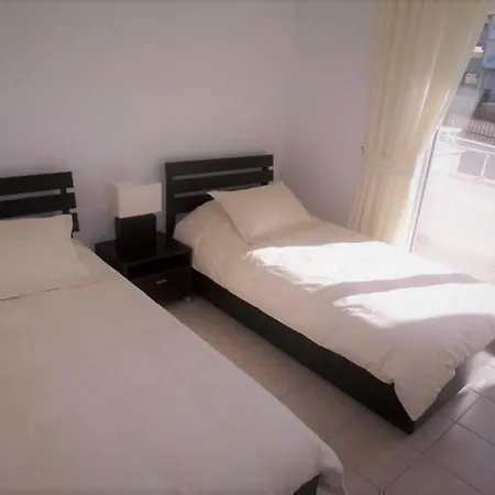 Feriehus Stunning Private 2 Bed In Great Location And Gated Community Side