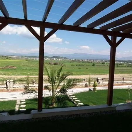 Stunning Private 2 Bed In Great Location And Gated Community Feriehus Side