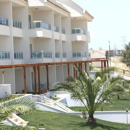 Stunning Private 2 Bed In Great Location And Gated Community Side