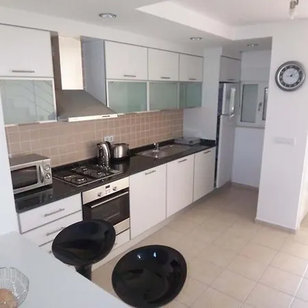 Stunning Private 2 Bed In Great Location And Gated Community *