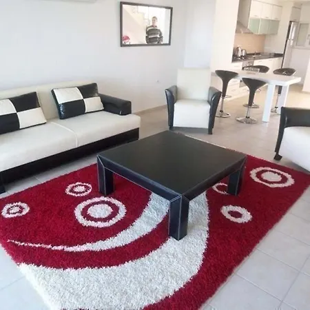 Stunning Private 2 Bed In Great Location And Gated Community Side