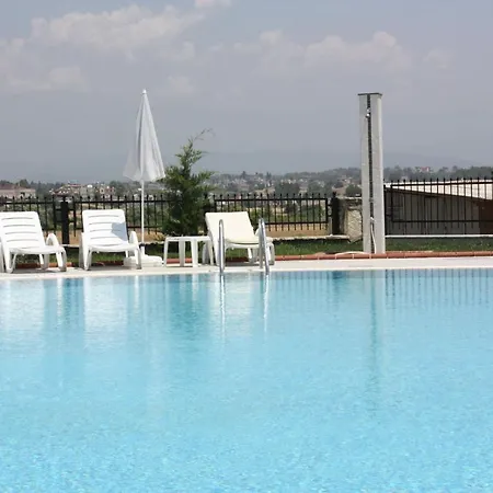 Stunning Private 2 Bed In Great Location And Gated Community *